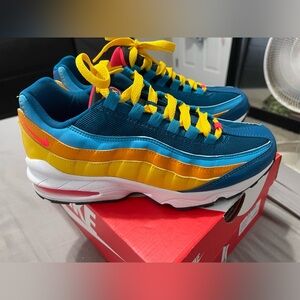 Nike Air Max 95 GS in Green and Red